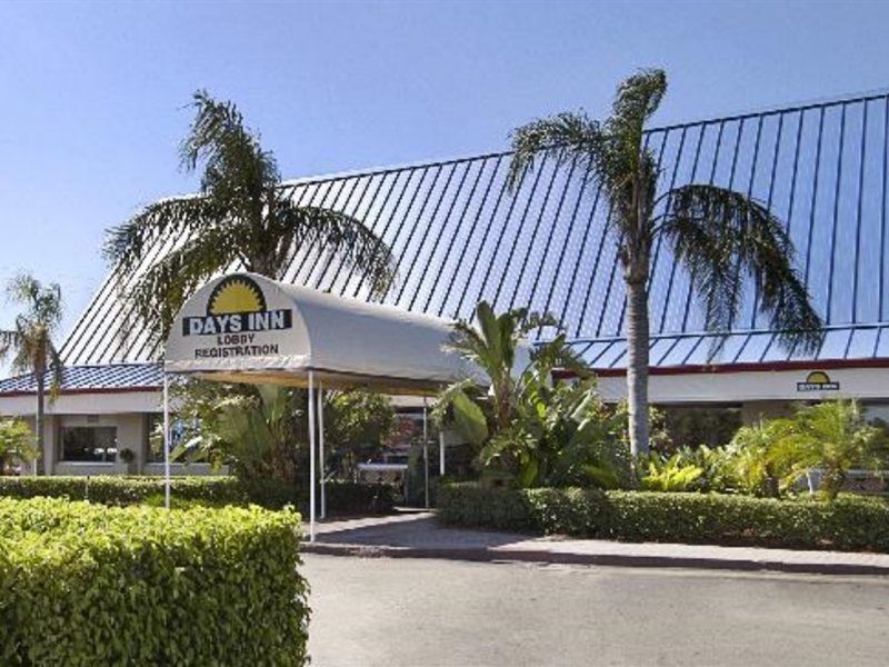 Days Inn By Wyndham West Palm Beach Exterior foto