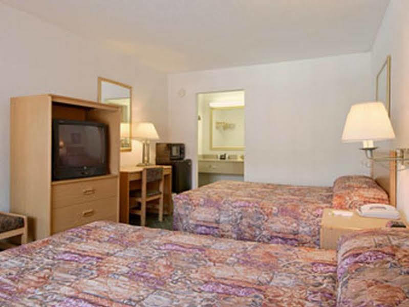 Days Inn By Wyndham West Palm Beach Exterior foto